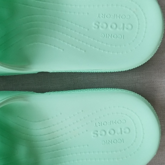 SALE💥CROCS Slides - Picture 2 of 7